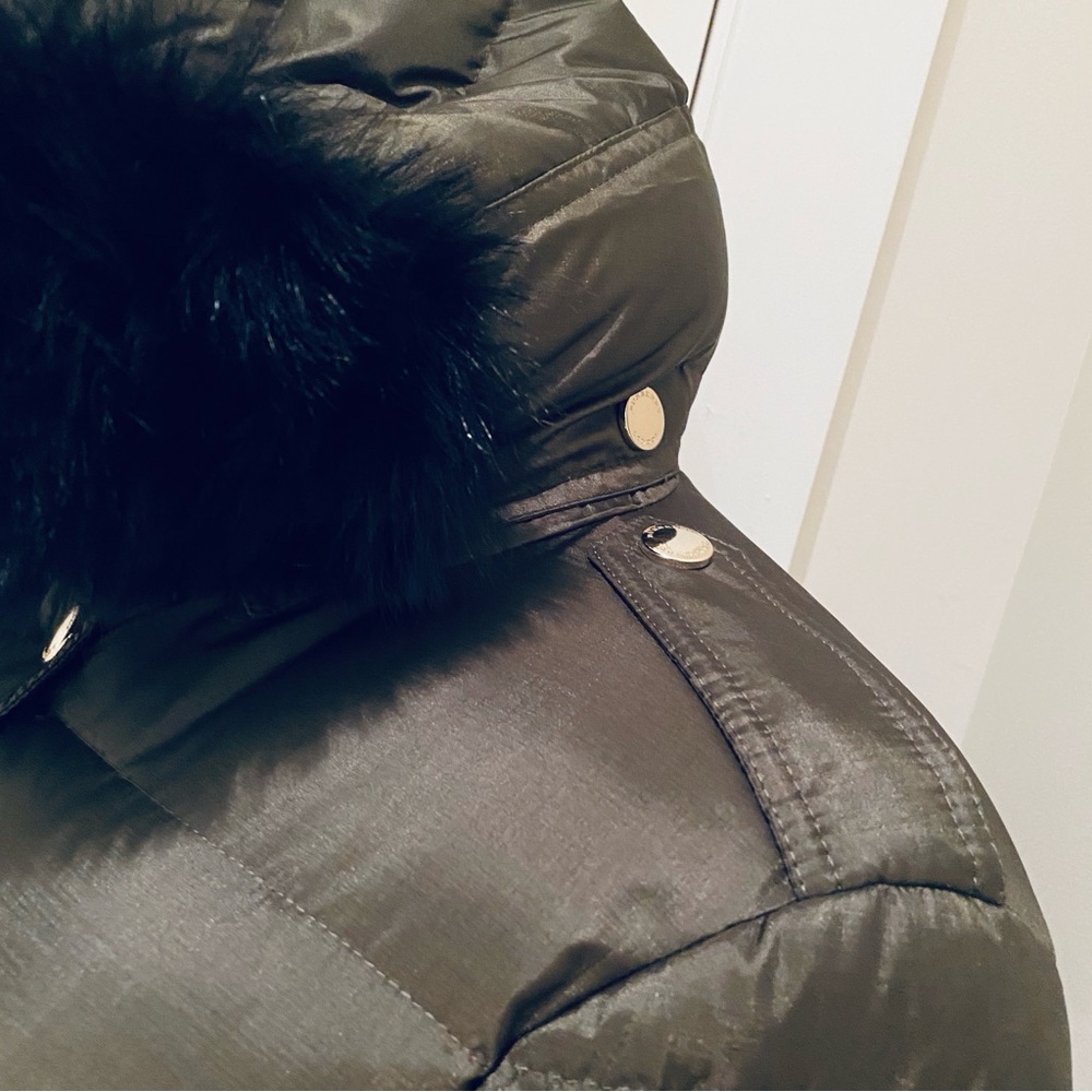 BURBERRY LONDON  ABBEYDALE FOX-FUR TRIMMED PUFFER COAT. - Picture 5 of 14
